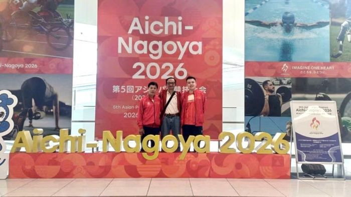 Tổng Thư ký Ủy ban Paralympic Việt Nam Trần Đức Thọ (giữa) cùng các thành viên trong Đoàn Thể thao người khuyết tật Việt Nam tại Nhật Bản. (Ảnh: BTC)