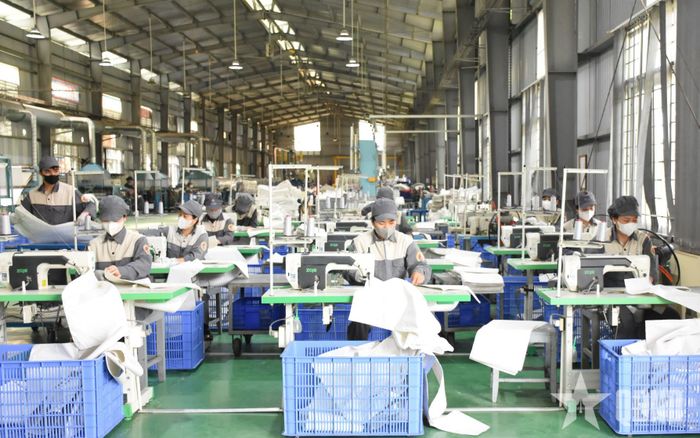  Một ca sản xuất của Nhà máy Z115, Tổng cục Công nghiệp Quốc phòng. Ảnh: VÂN ANH   