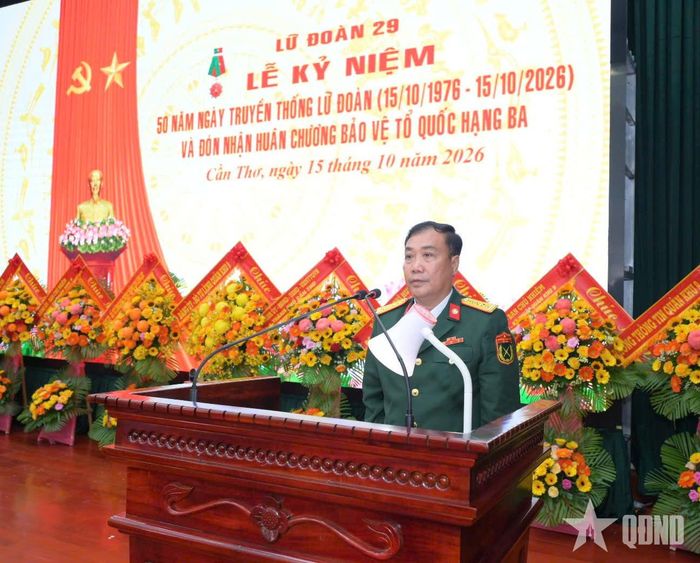 Đại tá Cao Phú Hải, Lữ đoàn trưởng Lữ đoàn Thông tin 29, Quân khu 9 đọc diễn văn tại lễ kỷ niệm.  