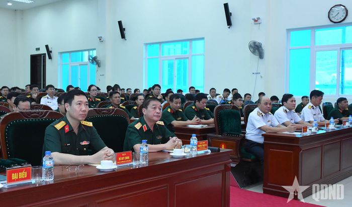 Các đại biểu dự khai mạc hội nghị. 