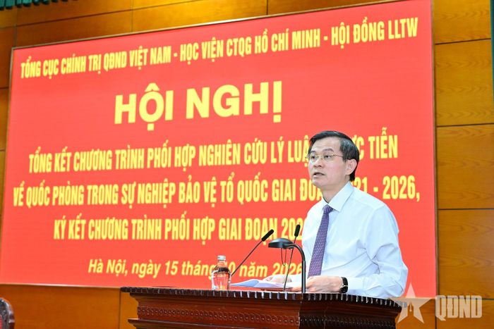  Đồng chí Đoàn Minh Huấn phát biểu.