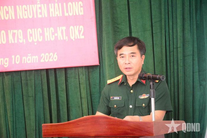 Đại tá Trần Đức Sinh phát biểu tại buổi lễ.