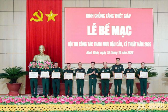  Trao giải cho các tập thể đạt thành tích cao tại Hội thi.  
