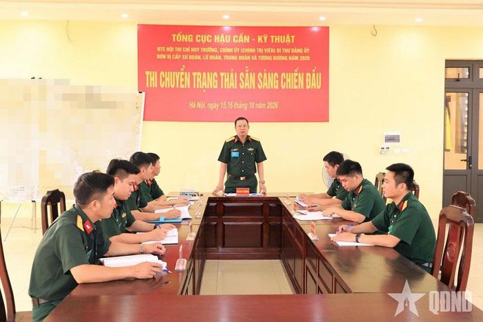Thực hành nội dung của người chỉ huy, chính ủy (chính trị viên) trong chuyển trạng thái sẵn sàng chiến đấu.  