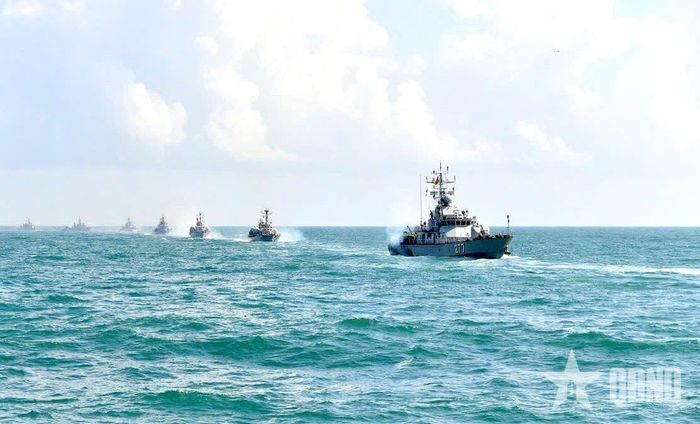  Các tàu thuộc Lữ đoàn 172 và Lữ đoàn 161 (Vùng 3 Hải quân) thực hiện nhiệm vụ trên biển. 