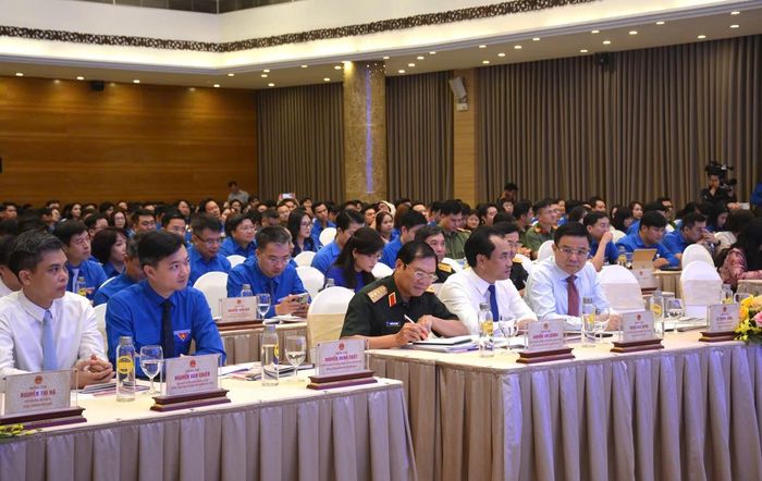 Các đại biểu tham dự chương trình. 
