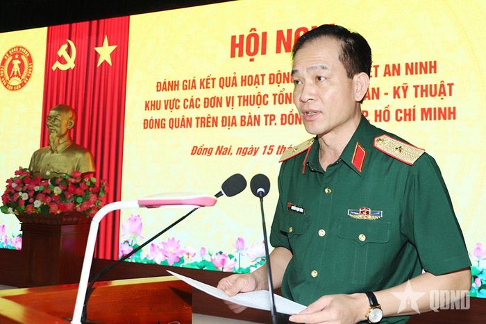 Thiếu tướng Nguyễn Mạnh Hùng báo cáo kết quả hoạt động Cụm liên kết an ninh.