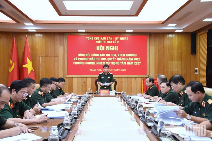 Thiếu tướng Nguyễn Văn Lực, Cục trưởng Cục Xăng dầu chủ trì hội nghị. 