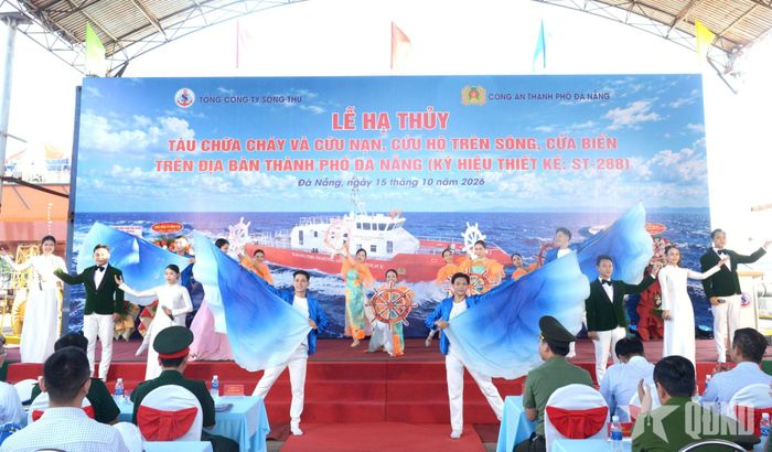 Chương trình văn nghệ chào mừng.
