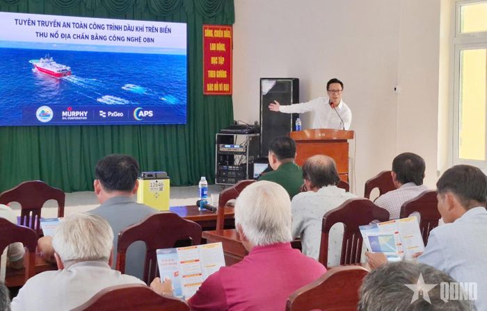  Quang cảnh buổi tuyên truyền.