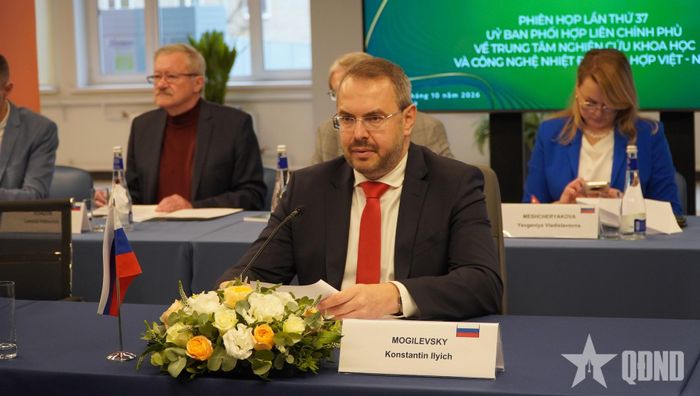 Đồng chí Konstantin Mogilevsky Ilyich tại phiên họp. 