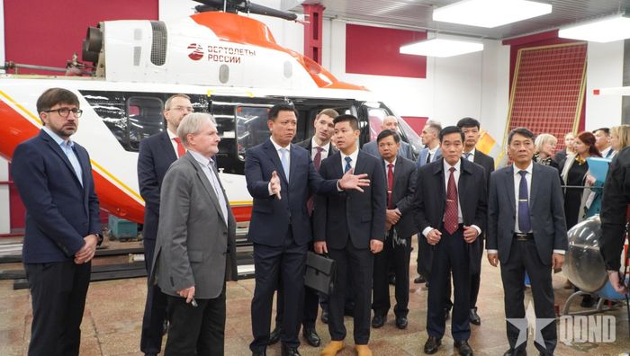 Đoàn đến thăm Đại học Hàng không Moscow. 