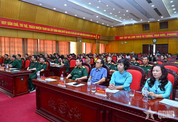 Các đại biểu dự lễ ký kết.