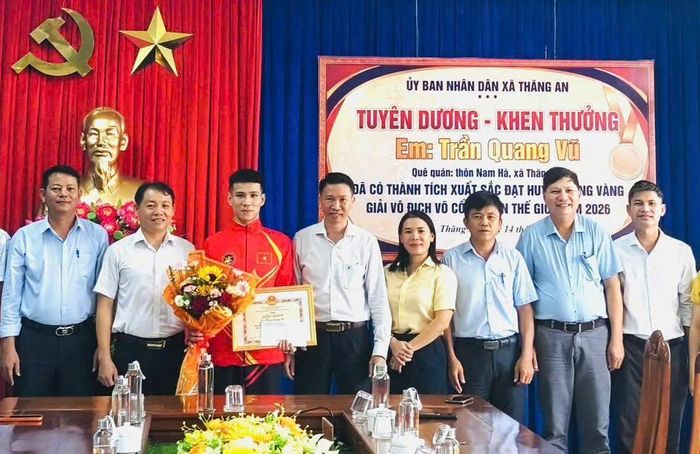 Xã Thăng An khen thưởng VĐV Trần Quang Vũ.
