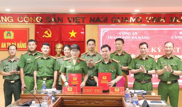 Đại diện lãnh đạo hai đơn vị ký kết quy chế phối hợp