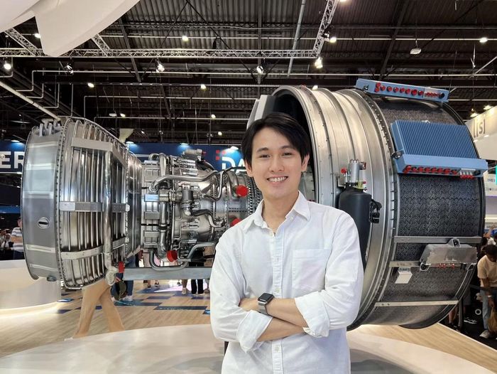 TS Tô Minh Nhật làm việc tại Safran Aircraft Engines - tập đoàn hàng đầu của Pháp chuyên sản xuất động cơ máy bay và động cơ tên lửa.