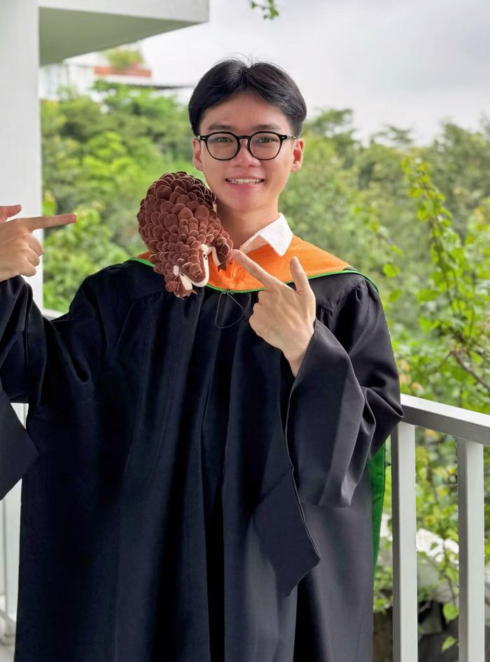Ngay từ thời sinh viên, Minh Chí đặc biệt quan tâm hoạt động truyền thông bảo tồn tê tê tại Việt Nam.