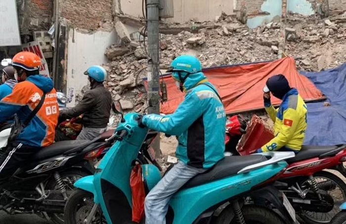 Có những bạn tranh thủ chạy xe công nghệ vài tiếng mỗi ngày. Ảnh: Đỗ Hợp