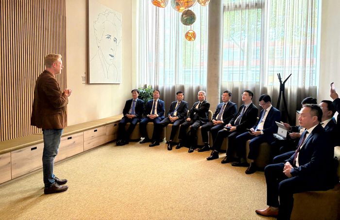  Đại diện Công viên Khoa học và Công nghệ WISTA Adlershof giới thiệu với Đoàn đại biểu TPHCM. Ảnh: MINH QUẾ 