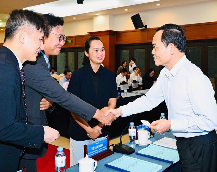 Bí thư Thành ủy TPHCM Trần Lưu Quang cùng các đại biểu dự hội nghị. Ảnh: VIỆT DŨNG