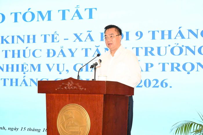 Giám đốc Sở Tài chính TPHCM Hoàng Vũ Thảnh báo cáo tại hội nghị. Ảnh: VIỆT DŨNG