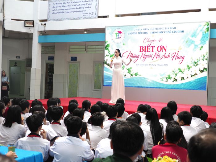  Ca khúc "Tự nguyện" - sáng tác của nhạc sĩ Trương Quốc Khánh qua phần thể hiện của ca sĩ Phạm Ngọc Diễm 