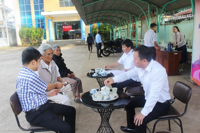 “Buổi sáng với nhân dân” là chương trình được UBND xã Bù Đăng tổ chức để lãnh đạo xã gặp gỡ, trao đổi, nắm bắt tâm tư nguyện vọng