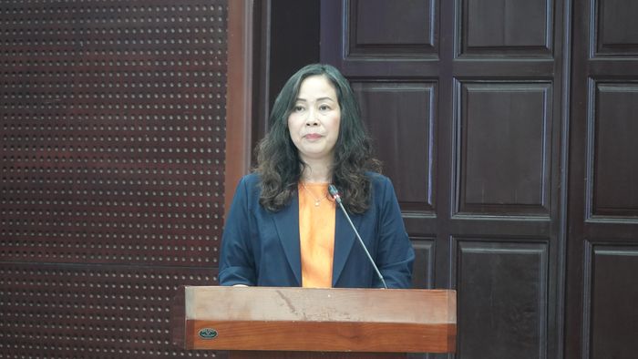  Đồng chí Trương Thị Hồng Hạnh, Giám đốc Sở Văn hóa, Thể thao và Du lịch TP Đà Nẵng, thông tin tại hội nghị về tình hình phát triển du lịch. Ảnh: XUÂN QUỲNH 