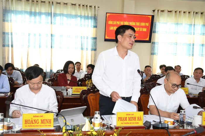 Thứ trưởng Bộ Xây dựng Phạm Minh Hà phát biểu tại buổi làm việc