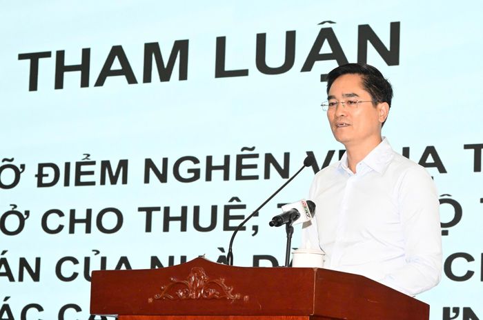 Giám đốc Sở Xây dựng TPHCM Trần Quang Lâm tham luận tại hội nghị. Ảnh: VIỆT DŨNG