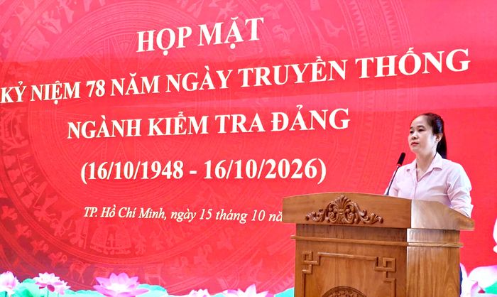 Phó Chủ nhiệm UBKT Thành ủy TPHCM Lê Thị Hờ Rin phát biểu tại buổi họp mặt