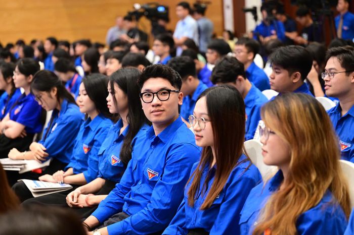 Các bạn thanh niên tham gia đối thoại. Ảnh: ĐỖ TRUNG