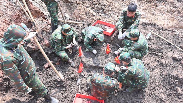 Các lực lượng tiếp tục nỗ lực triển khai nhiệm vụ trong ngày 15-10