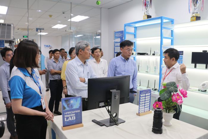 Đoàn công tác tham quan hệ sinh thái tại QTSC.