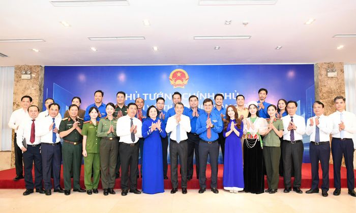  Thủ tướng Lê Minh Hưng và các đại biểu tại đối thoại với thanh niên năm 2026. Ảnh: ĐỖ TRUNG 