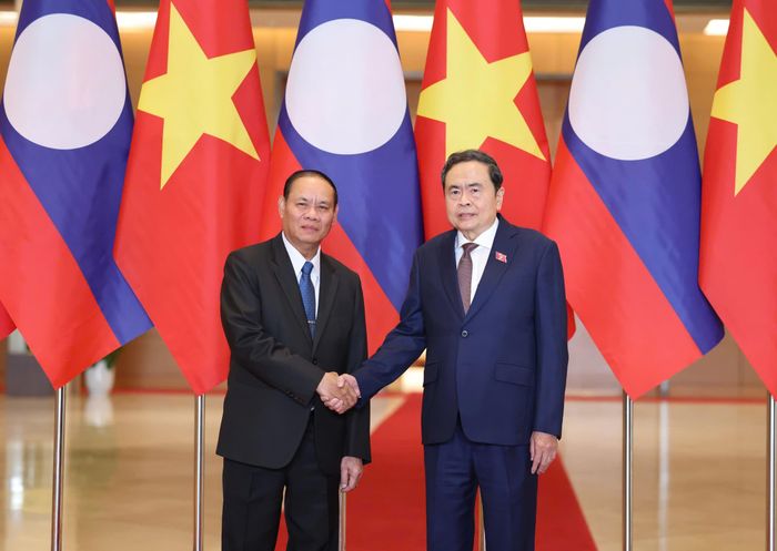  Chủ tịch Quốc hội Trần Thanh Mẫn tiếp đồng chí Vilay Lakhamphong, Ủy viên Bộ Chính trị, Thường trực Ban Bí thư Trung ương Đảng Nhân dân Cách mạng Lào. Ảnh: QUANG PHÚC 