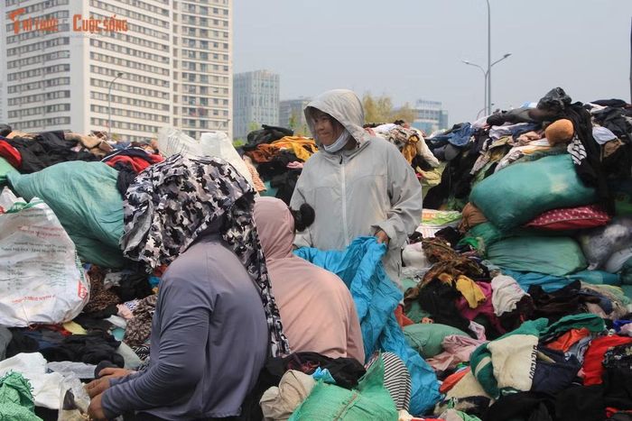Bởi nếu chỉ dừng lại ở việc thu dọn đống quần áo hiện hữu, những câu hỏi về nguồn gốc, trách nhiệm và nguy cơ tái diễn vẫn chưa được giải đáp đầy đủ.