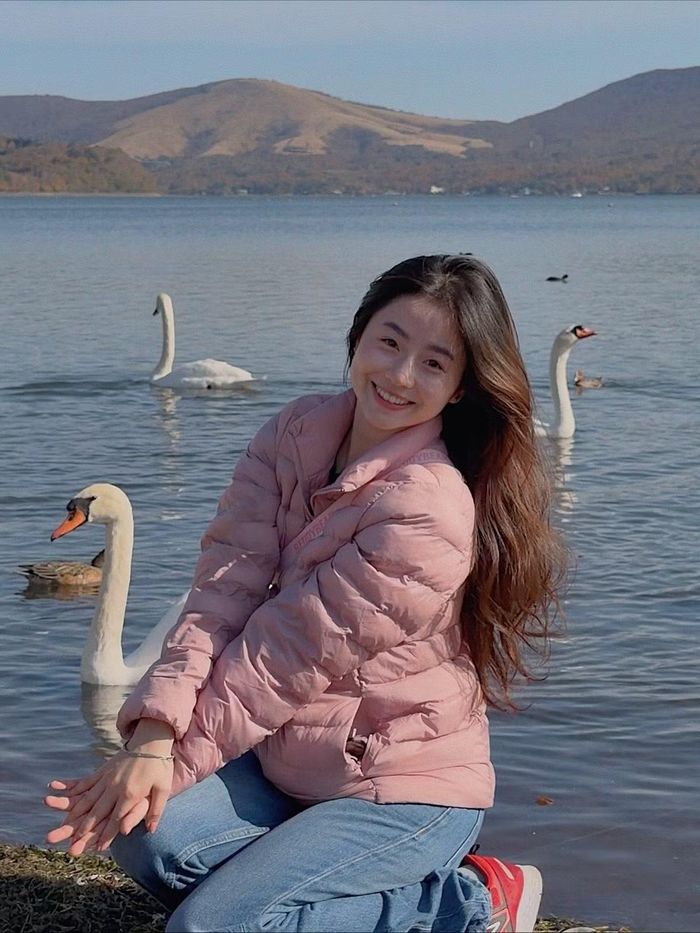 Ngoài vai trò người mẫu ảnh, Nam Thương từng hoạt động kinh doanh và được nhiều khán giả biết đến với hình ảnh một hot mom trẻ trung.