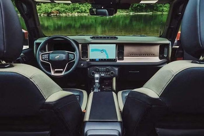 Công bằng mà nói, con số này vẫn thấp hơn mức 418 mã lực của Bronco hay Ranger Raptor. Nhưng giới hạn này có thể dễ dàng vượt qua bằng cách remap xe, khi phần cứng động cơ nay đã giống nhau.