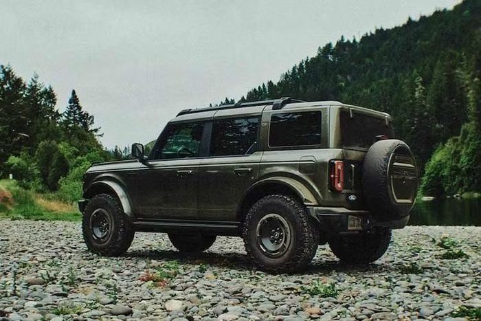 Mẫu xe SUV Ford Bronco 2027 mới mang đến tùy chọn động cơ mới, mở rộng khả năng vận hành, nâng cấp chất liệu nội thất và bổ sung hai phiên bản mới là Bronco Filson cùng Bronco RTR.