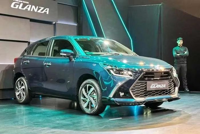 Lực kéo ở dải vòng tua thấp của xe được cải thiện đáng kể. Dù vậy, việc chuyển từ động cơ 4 xi-lanh sang 3 xi-lanh có thể làm giảm độ êm ái khi vận hành so với sự mượt mà vốn có của động cơ K12 trước đây. Động cơ Z12E đi kèm hai tùy chọn hộp số gồm số sàn 5 cấp hoặc số tự động AMT 5 cấp. Xe có mức giá khởi điểm từ 699.000 Rupee (190,1 triệu đồng).