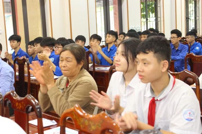 Hai chị em Thanh Hiền và Nhật Quang.