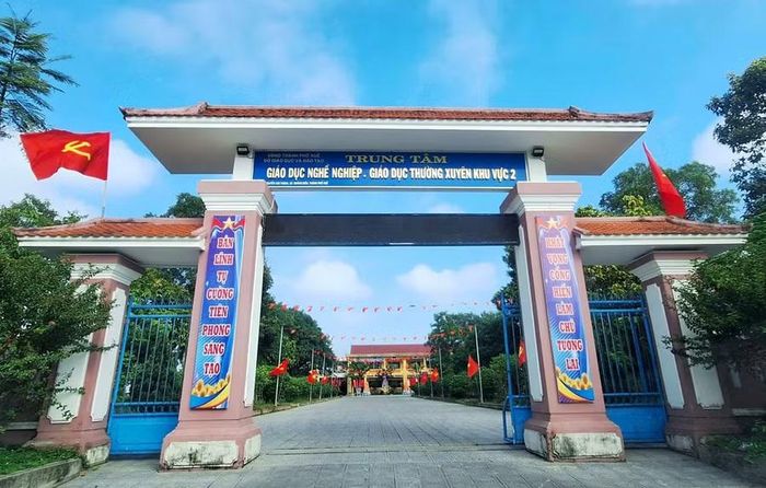 Trụ sở chính của Trung tâm GDNN-GDTX khu vực 2 TP Huế đặt tại xã Quảng Điền, TP Huế.
