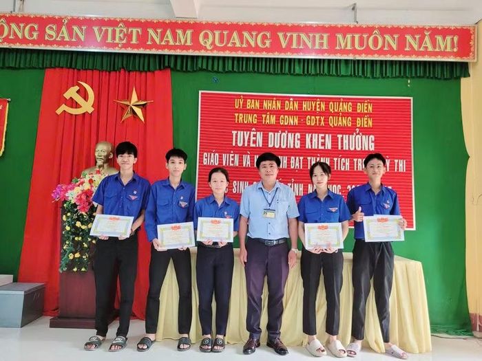 Nhiều học sinh từ Trung tâm đạt nhiều giải cao tại các kỳ thi học sinh giỏi cấp thành phố, cấp tỉnh và các hội thi sáng tạo khoa học kỹ thuật, tin học trẻ.