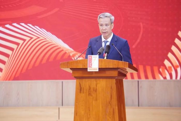 GS.TS Lê Anh Tuấn - Bí thư Đảng ủy, Giám đốc Đại học Bách khoa Hà Nội phát biểu.