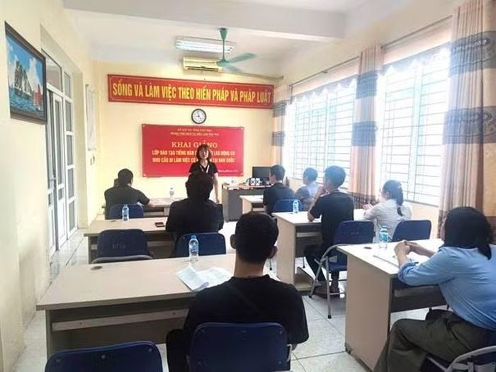 Lớp học tiếng Hàn cho người đi xuất khẩu lao động tại Phú Thọ. Ảnh: Trung tâm DVVL Phú Thọ.