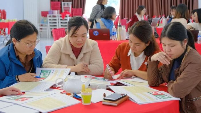 Nội dung tài liệu được thử nghiệm trong thực tế và điều chỉnh dựa trên phản hồi của cán bộ quản lý, giáo viên tham gia Dự án TALK.