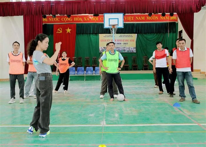 Học viên được hướng dẫn các kỹ năng, phương pháp tổ chức hoạt động kỹ năng sống gắn với chủ đề biến đổi khí hậu.