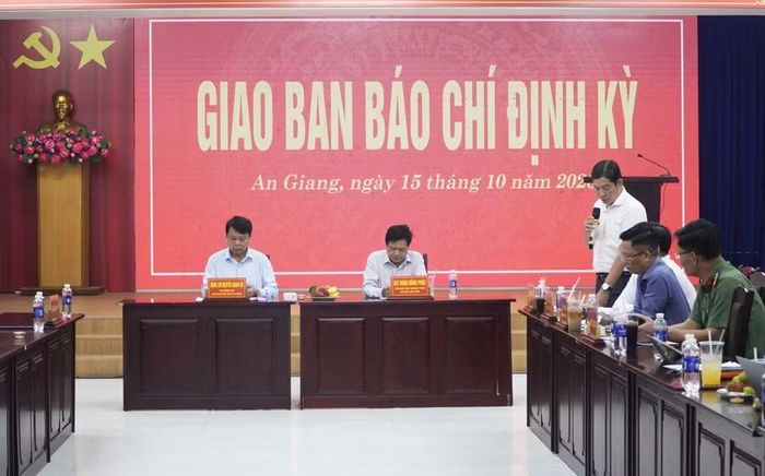 Quang cảnh buổi giao ban báo chí định kỳ tháng 10/2026 tại An Giang.