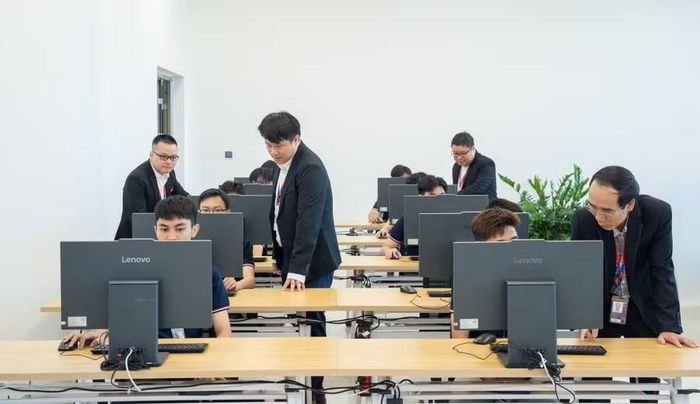 Một lớp học của sinh viên Khoa Công nghệ thông tin Trường Đại học Thăng Long tại NIC Hoà Lạc. Ảnh: Minh Ngọc.